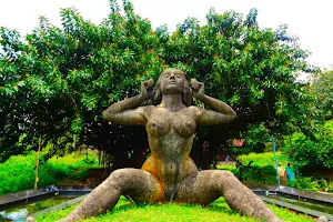 Yakshi Statue image