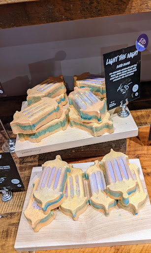 Cosmetics Store «lush fresh handmade cosmetics», reviews and photos, 9090 Destiny USA Dr, Syracuse, NY 13290, USA