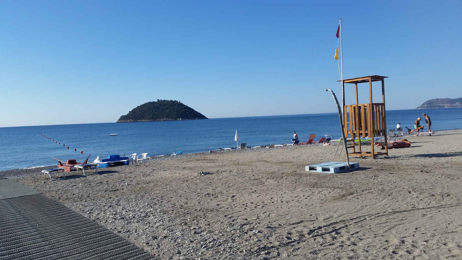 Capo Lena beach'in fotoğrafı geniş plaj ile birlikte