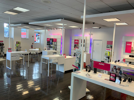 Cell Phone Store «T-Mobile», reviews and photos, 555 11th St NW C, Washington, DC 20004, USA