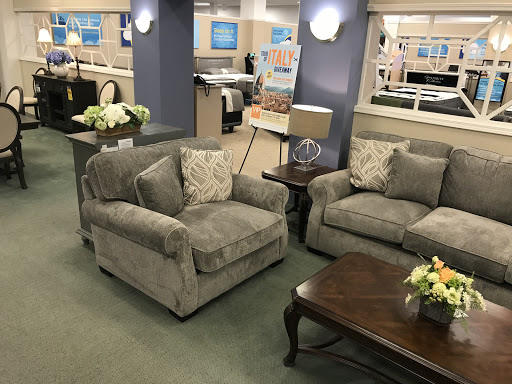 Furniture Store «Raymour & Flanigan Furniture and Mattress Store», reviews and photos, 48-18 Northern Blvd, Queens, NY 11101, USA