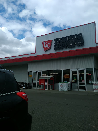 Tractor Supply Co., 154 Vestal Pkwy W, Vestal, NY 13850, USA, 