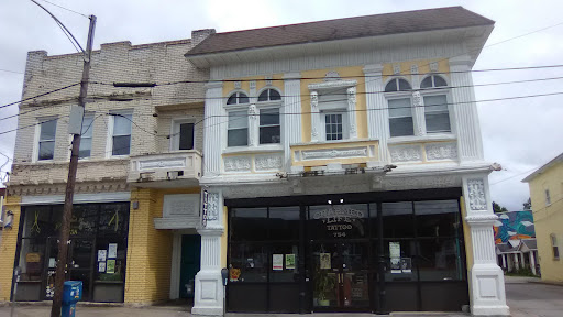 Tattoo Shop «Charmed Life Tattoo», reviews and photos, 754 N Limestone, Lexington, KY 40508, USA