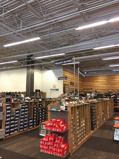 Shoe Store «DSW Designer Shoe Warehouse», reviews and photos, 15001 Potomac Town Pl #120, Woodbridge, VA 22192, USA