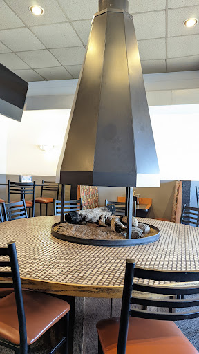 Pizza Restaurant «Round Table Pizza», reviews and photos, 732 N Brea Blvd, Brea, CA 92821, USA