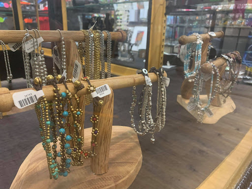 Tobacco Shop «Quonset Hut», reviews and photos, 3235 Cleveland Ave NW, Canton, OH 44709, USA