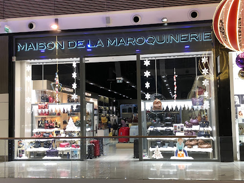 Magasin de maroquinerie Maison de la Maroquinerie Lancel Longchamp Michael Kors Cabaïa Villeneuve-la-Garenne