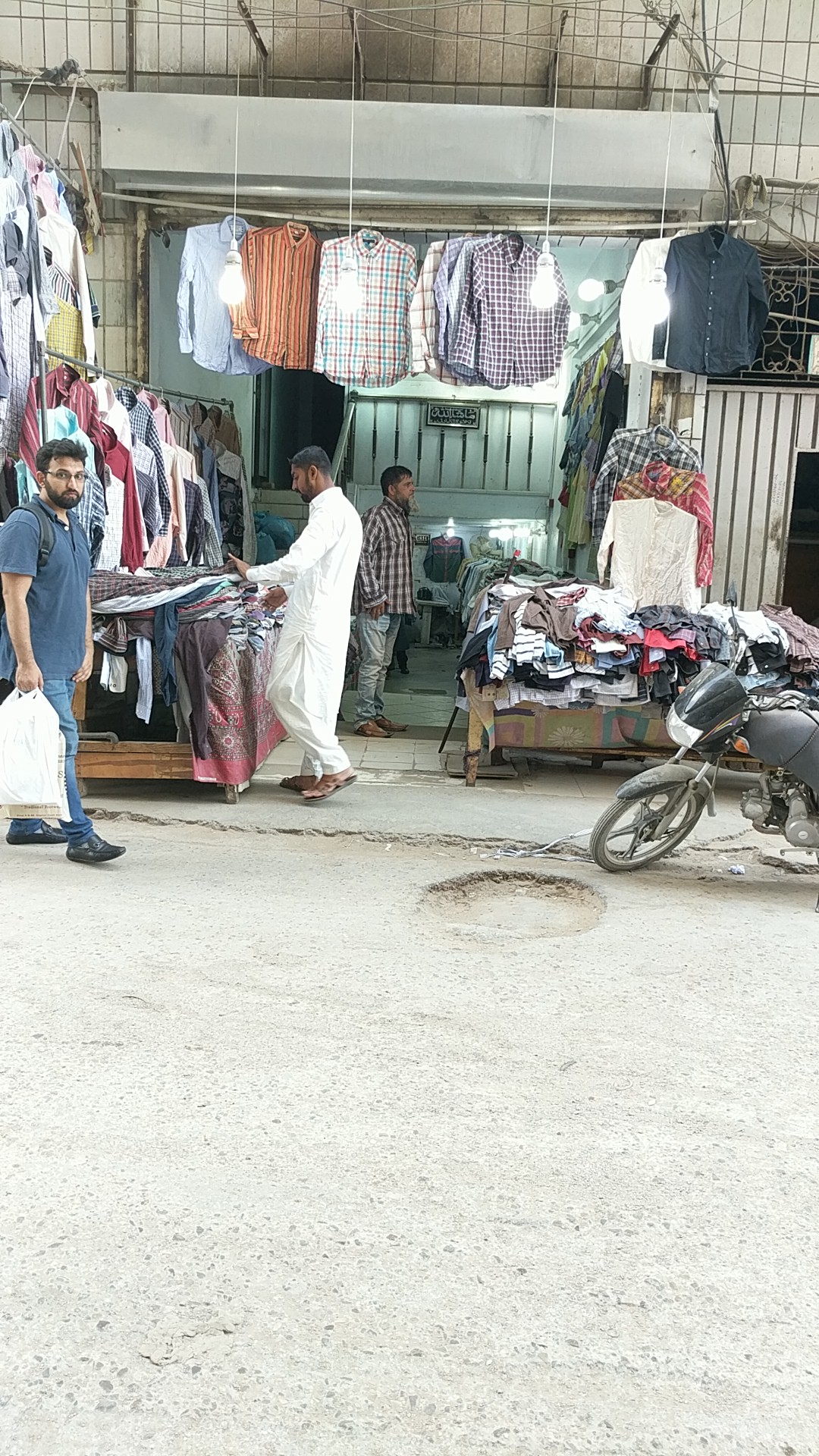 Used clothes market