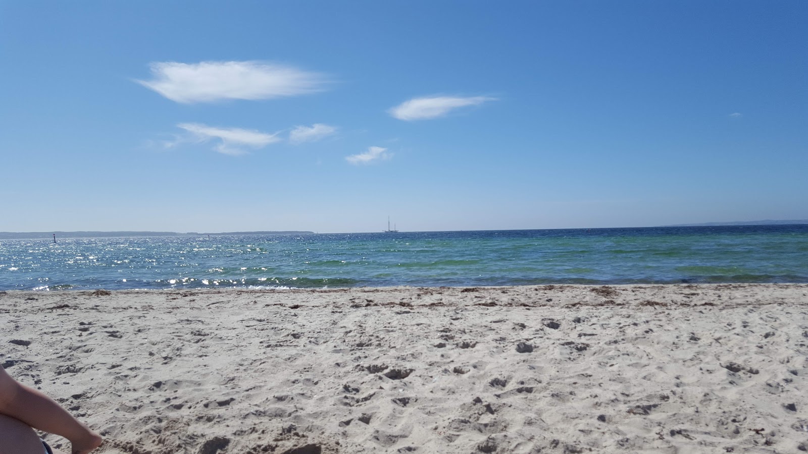 Photo de Femmoller Beach avec un niveau de propreté de partiellement propre