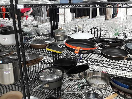 Thrift Store «32nd St & Cactus Goodwill Retail Store & Donation Center», reviews and photos