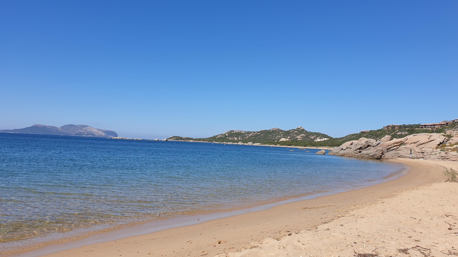 Foto de Spiaggia Su Sarrale - lugar popular entre os apreciadores de relaxamento