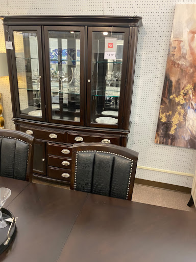 Furniture Store «Value City Furniture», reviews and photos, 4380 E New York St, Aurora, IL 60504, USA