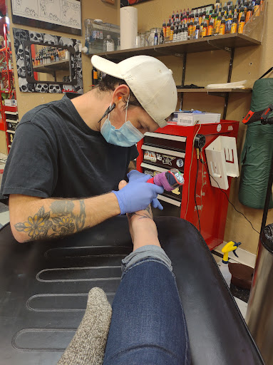 Tattoo Shop «Hot Rod Betties Tattoo», reviews and photos, 940 Edgewater St NW, Salem, OR 97304, USA