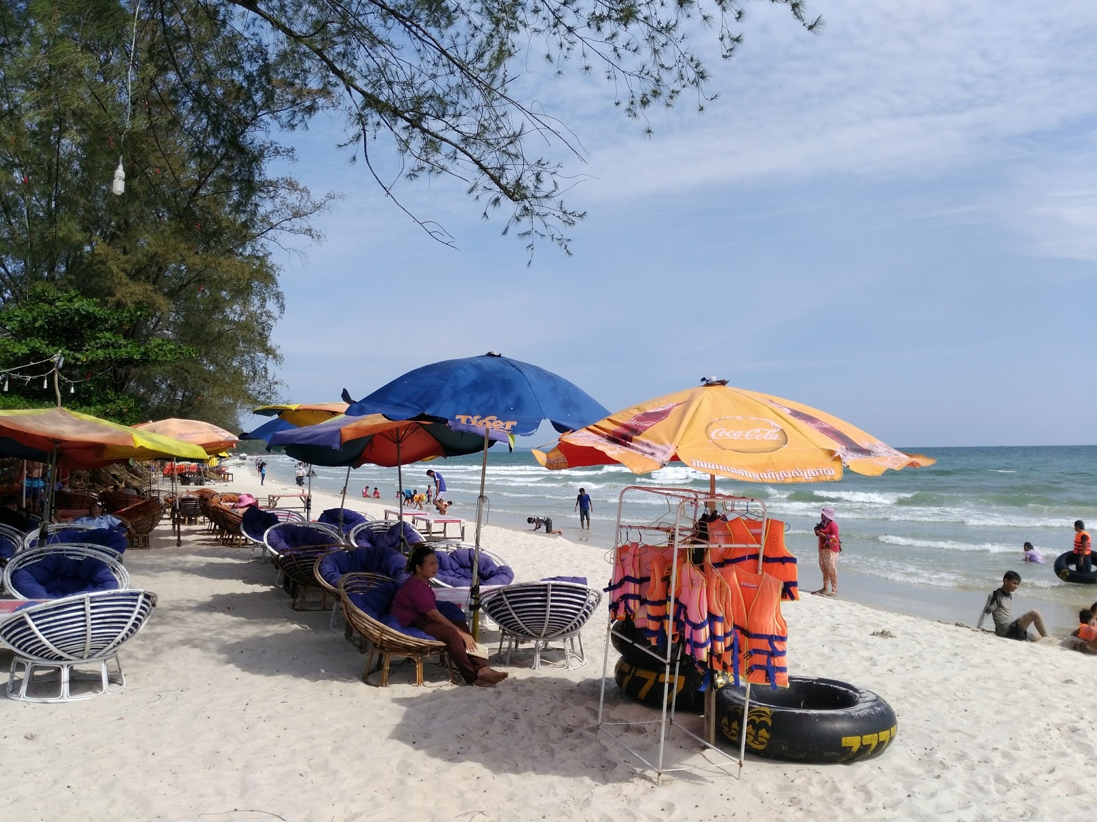 Fotografie cu Ou Chheuteal Beach și așezarea