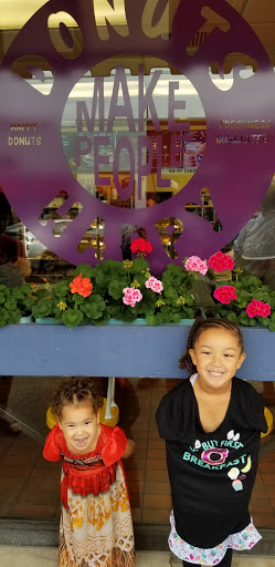 Donut Shop «Happy Donuts», reviews and photos, 305 2nd St NE, Puyallup, WA 98372, USA