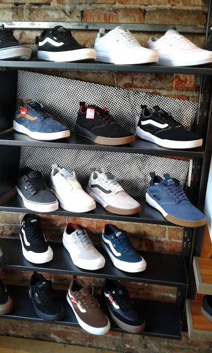 Shoe Store «Vans», reviews and photos, 28 E Colorado Blvd, Pasadena, CA 91105, USA