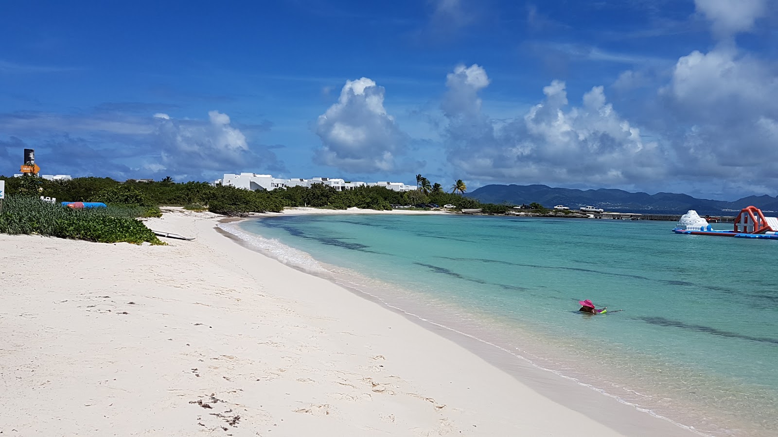 Foto van Cove Bay met lange baai