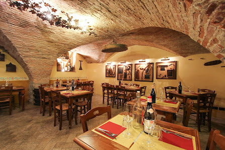 Taverna Pane e Vino Piazza Luca Signorelli, 27, 52044 Cortona AR, Italia