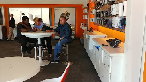 Cell Phone Store «AT&T», reviews and photos, 17253 Chesterfield Airport Rd, Chesterfield, MO 63005, USA