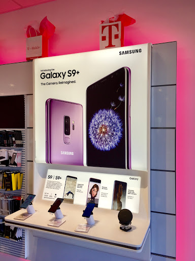 Cell Phone Store «T-Mobile», reviews and photos, 4830 Wilson Rd #200, Humble, TX 77396, USA
