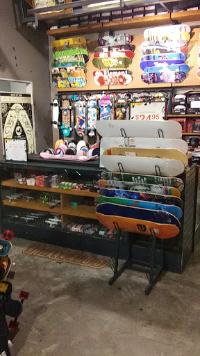 Clothing Store «Zumiez», reviews and photos, 3401 Dale Rd #247b, Modesto, CA 95356, USA