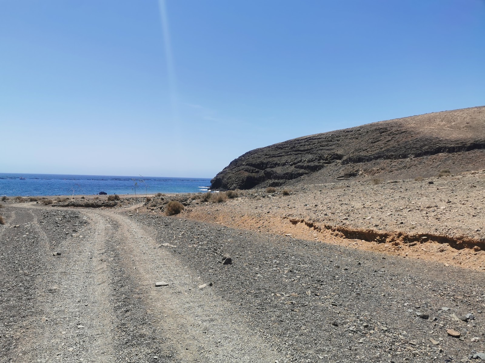Foto di Playa del Paso circondato da montagne