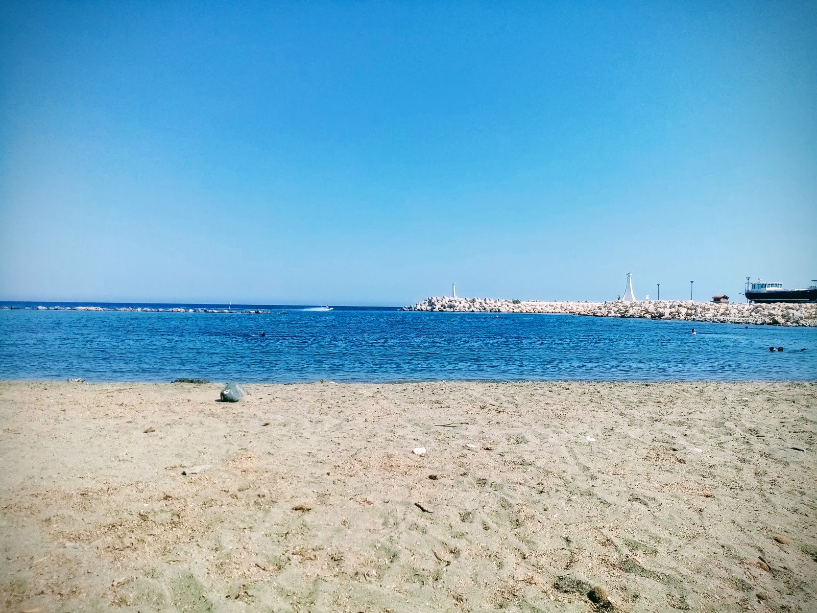 Foto af Zygi beach faciliteter område