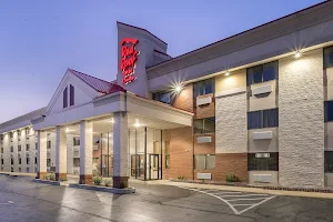 Red Roof Inn & Suites Cleveland - Elyria image