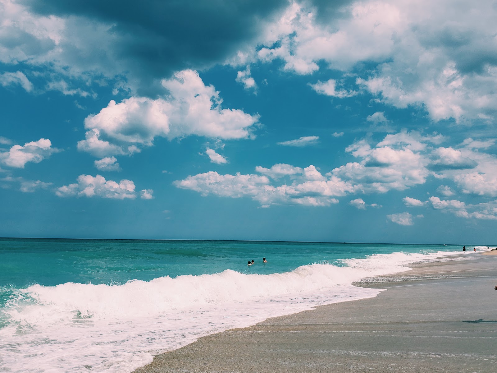 Foto de Stuart Beach - lugar popular entre los conocedores del relax