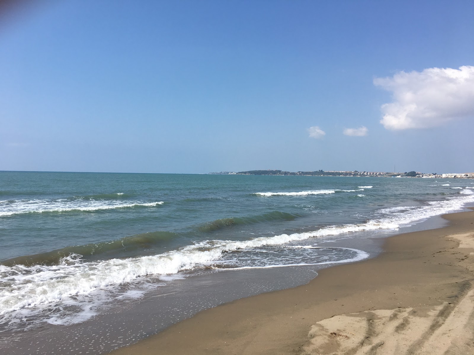 Tarsus beach'in fotoğrafı parlak kum yüzey ile