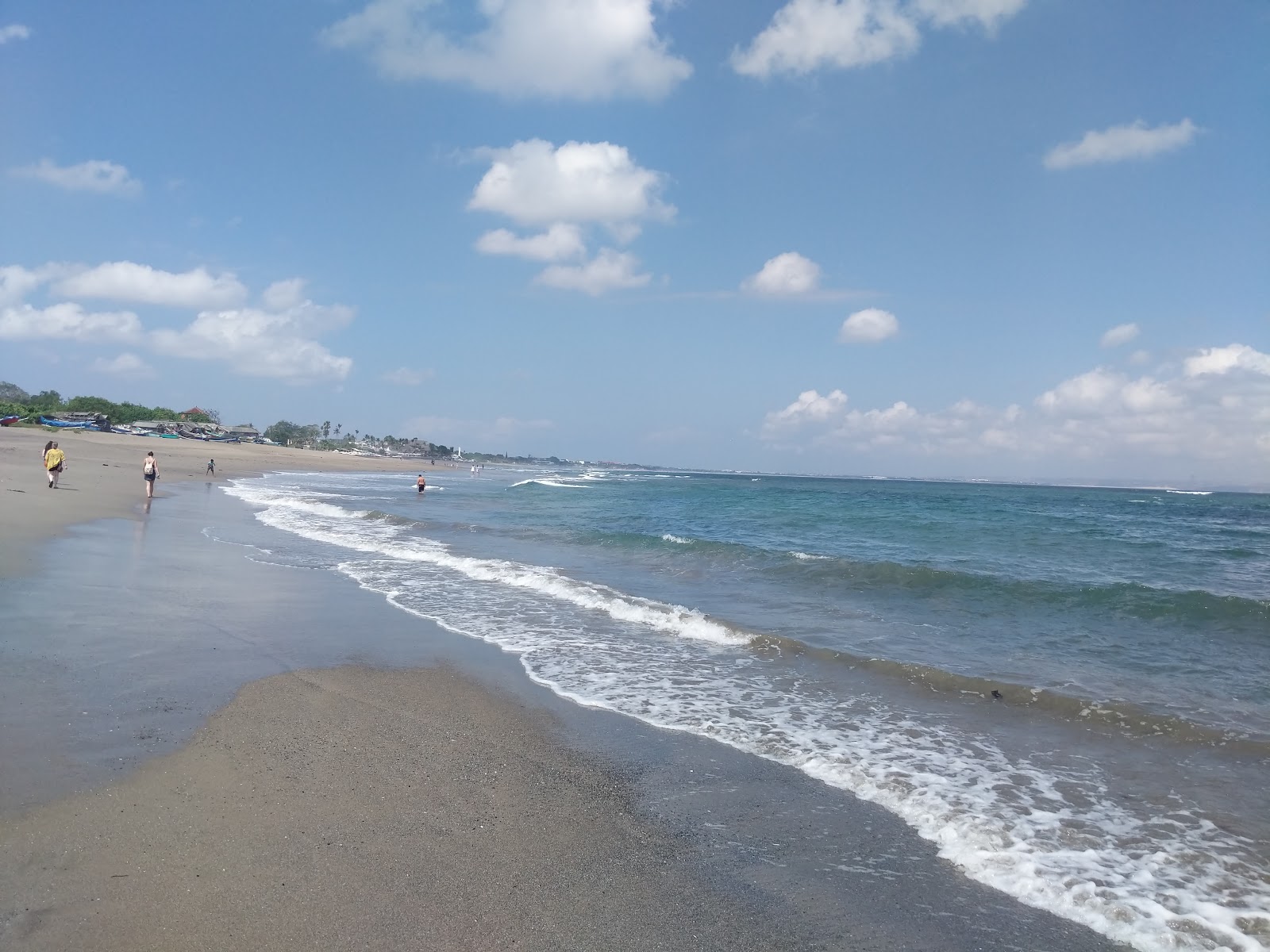 Foto di Berawa Beach con una superficie del sabbia grigia