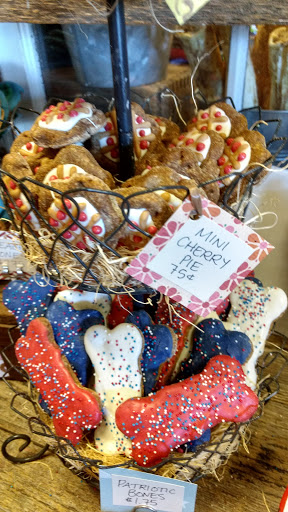 Pet Supply Store «Lucky Dog Outfitters», reviews and photos, 3411 6th Ave, Tacoma, WA 98406, USA