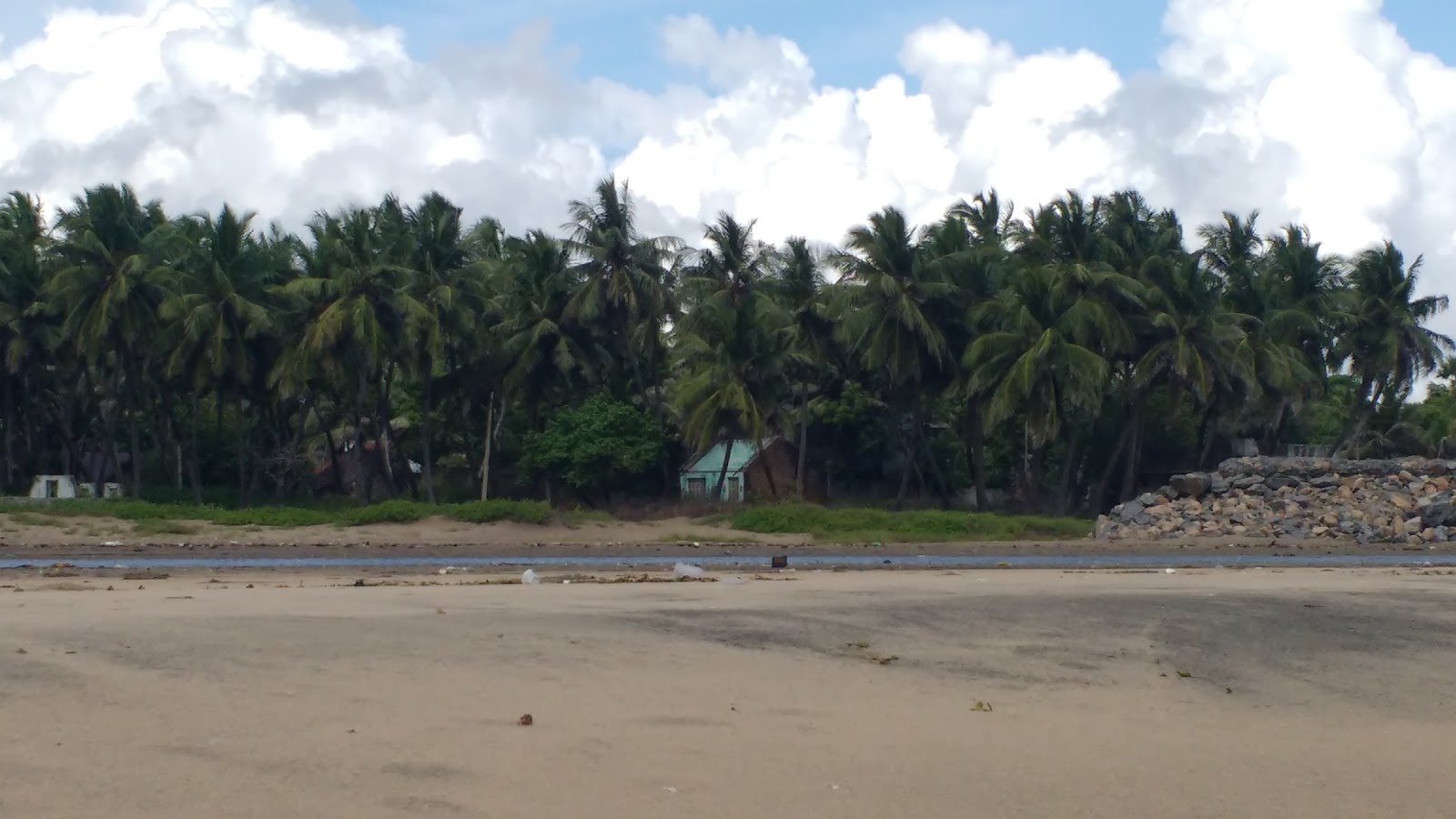 Φωτογραφία του Seruthur Beach και η εγκατάσταση