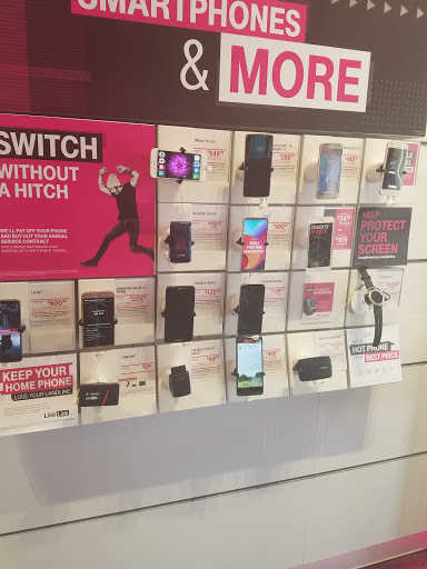 Cell Phone Store «T-Mobile», reviews and photos, 62 Sunrise Hwy, Lindenhurst, NY 11757, USA