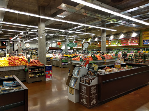 Grocery Store «Fresh Thyme Farmers Market - Milwaukee», reviews and photos, 470 E Pleasant St, Milwaukee, WI 53202, USA