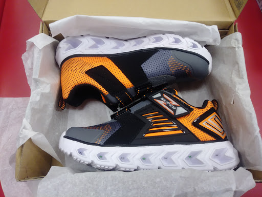 Shoe Store «Famous Footwear», reviews and photos, 179 Levittown Pkwy, Levittown, PA 19055, USA