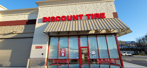 Discount Tire Store - Kennesaw, GA, 2930 George Busbee Pkwy NW, Kennesaw, GA 30144, USA, 