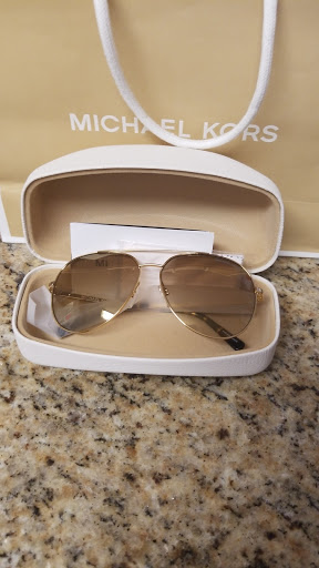 Fashion Accessories Store «Michael Kors», reviews and photos, 19575 Biscayne Blvd #153, Aventura, FL 33180, USA