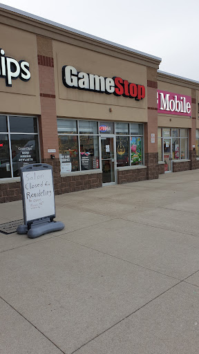 GameStop, 7064 Mannheim Rd, Rosemont, IL 60018, USA, 