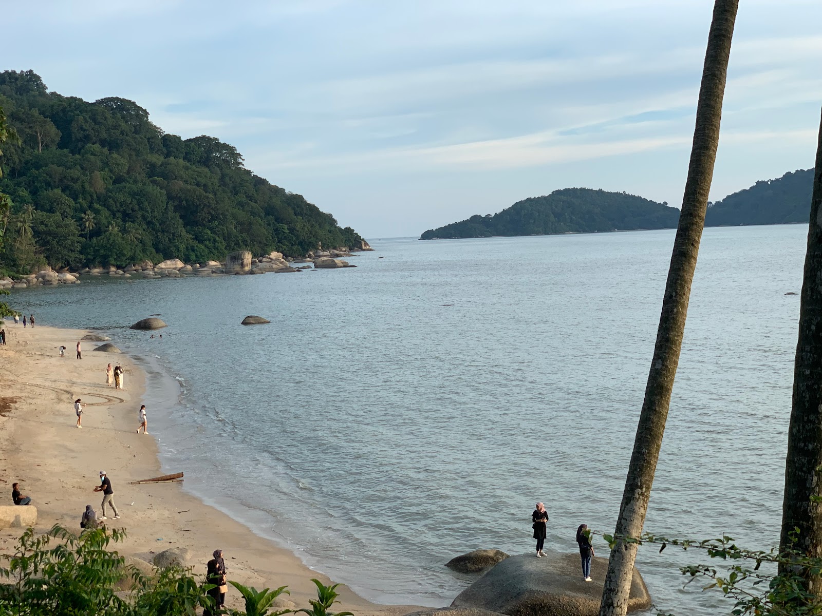 Foto de Esen Beach - lugar popular entre os apreciadores de relaxamento