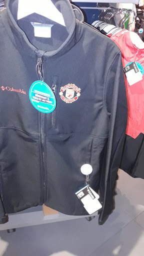 Sportswear Store «Columbia Sportswear», reviews and photos, 830 N Michigan Ave, Chicago, IL 60611, USA