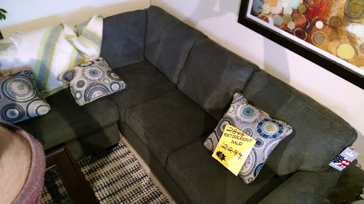 Furniture Store «Roommakers Furniture & Flooring», reviews and photos, 2020 16th Ave SW, Cedar Rapids, IA 52404, USA