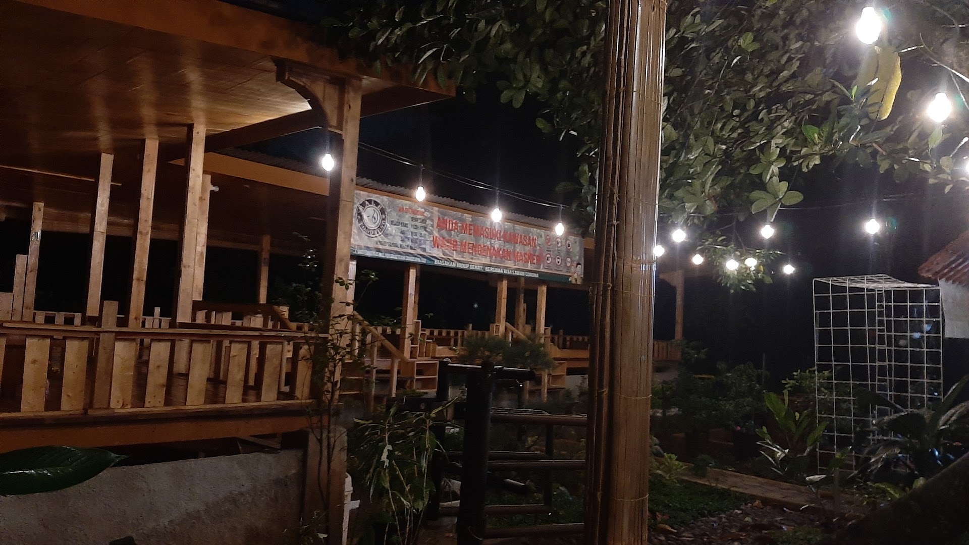 Bale Tondjong (outdoor Cafe) Photo