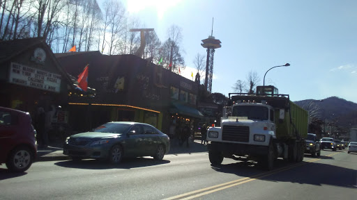 Liquor Store «Parkway Liquor Store», reviews and photos, 288 Parkway, Gatlinburg, TN 37738, USA