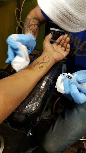 Tattoo Shop «Idle Hands Tattoo & Piercing», reviews and photos, 929 W Douglas Ave, Wichita, KS 67213, USA