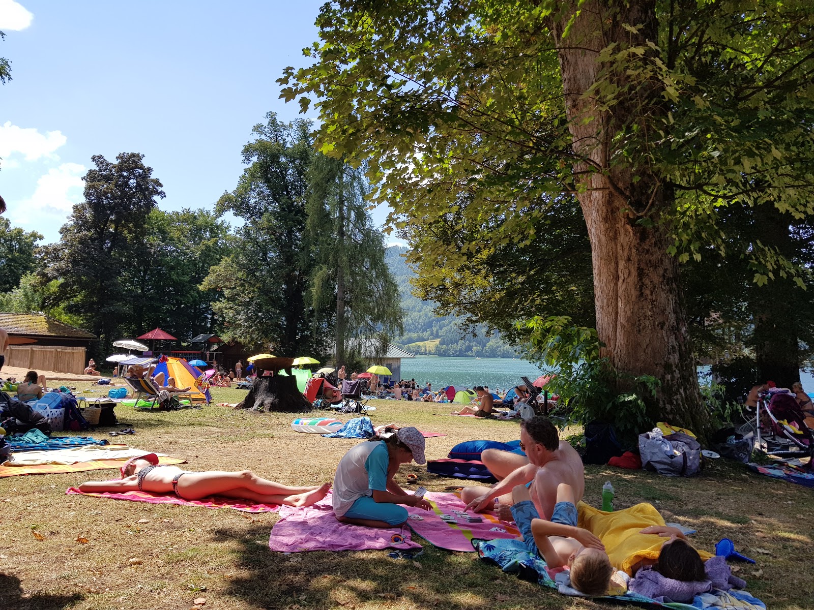 Photo de Strandbad Schliersee protégé par des falaises