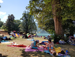Photo de Strandbad Schliersee protégé par des falaises