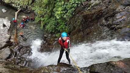 大自然探索學校 溯溪 Canyoning