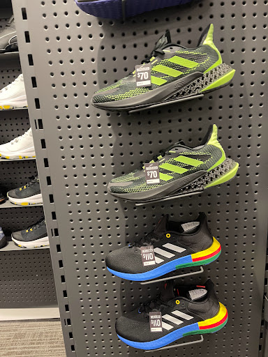 Shoe Store «Finish Line», reviews and photos, 2801 Stevens Creek Blvd, Santa Clara, CA 95050, USA