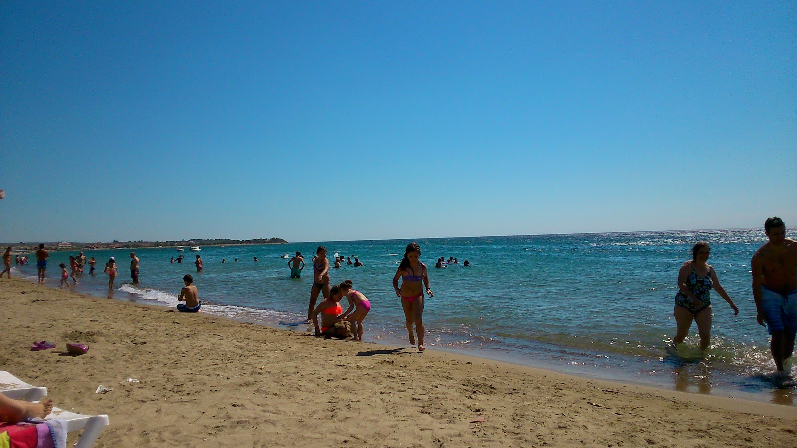 Foto von Geyikli Strand und die siedlung